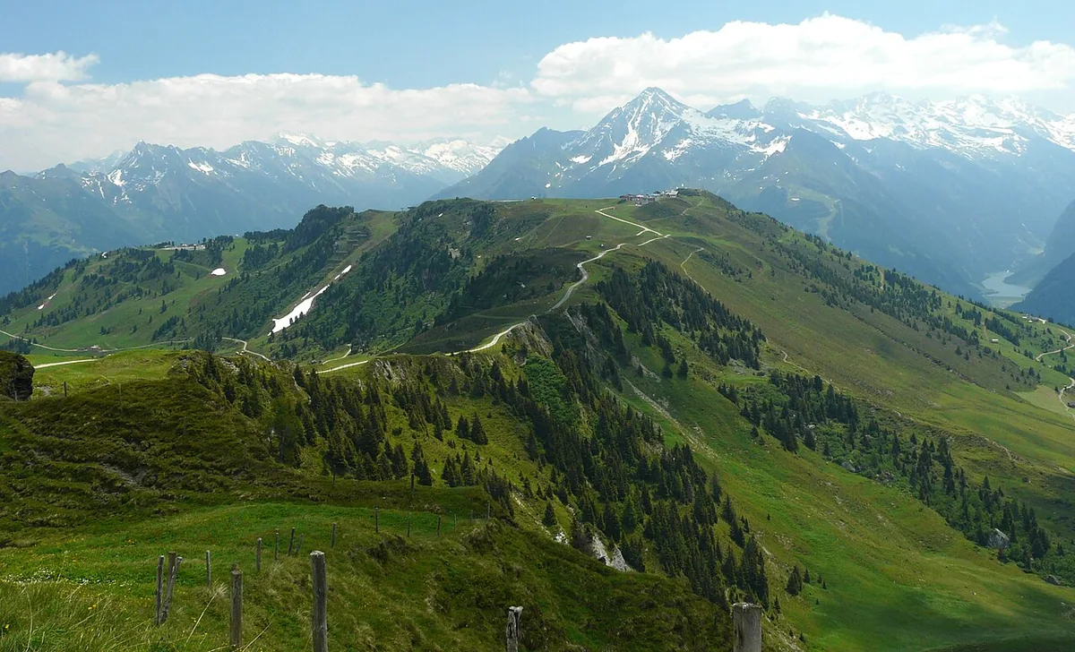 Veduta di Penken, Austria. Non raffigura uno specifico negozio di noleggio.